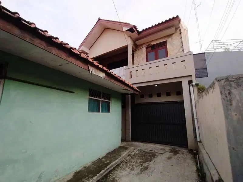 RUMAH SEKEN 2LT 3 KAMAR TIDUR DI JAGAKARSA DEKAT PASAR LENTENG