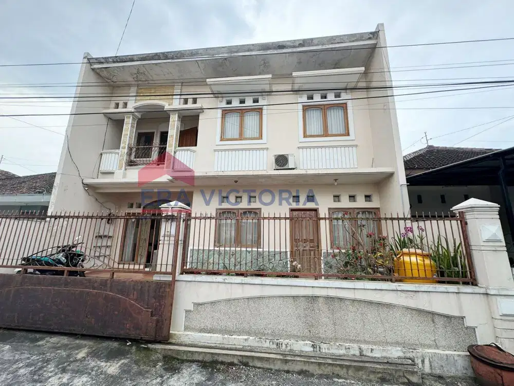 Rumah Bagus dan Terawat di Kota Lama Klojen Malang  dekat Alun2