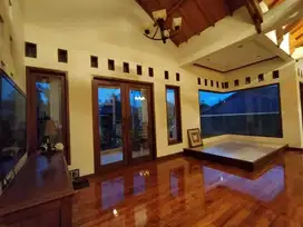 Dijual Rumah Lux di Jl. Surya Setra - Bandung