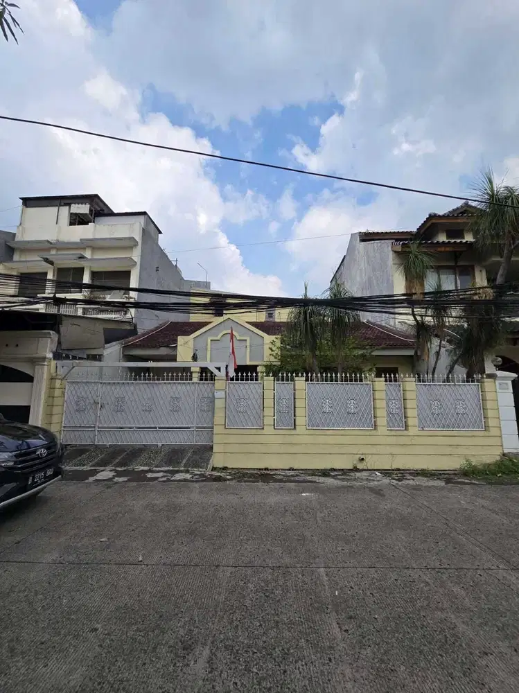 Dijual Rumah tinggal bangunan lama di Tomang