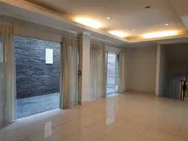 RUMAH BARU RENOVASI MURAH 2.5 LANTAI MODERN MINIMALIS KEBAYORAN GARDEN