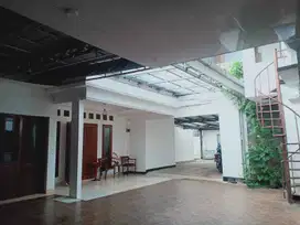 DIJUAL RUMAH HITUNG TANAH KAWASAN KEMANG MAMPANG SEMI FURNISHED