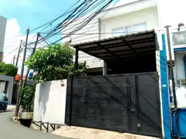 Rumah 2lt LT 187m² di Jl Bungur II Kebayoran Lama Jaksel