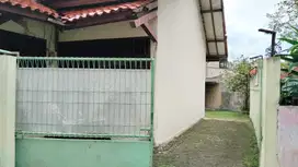 Jual rumah 1,5 lantai, taman luas di Jl Situ Indah, Cimanggis. Depok