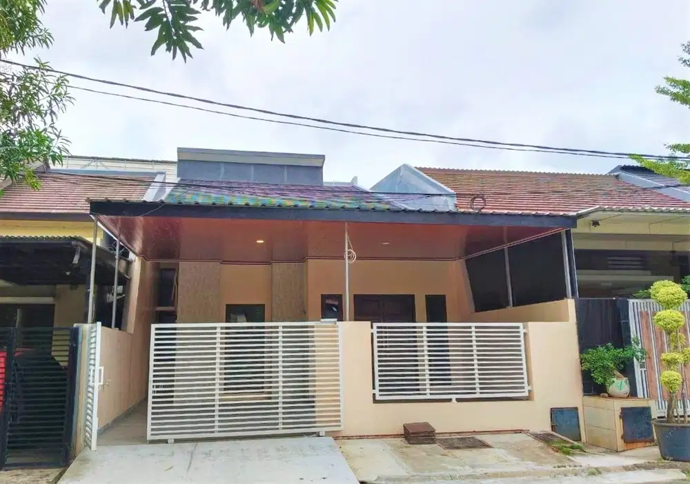 Rumah 2 lt luas 8x25 200m2 Type 3KT di Boulevard Hijau Harapan indah