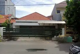 Disewakan Rumah Area Komersial Raya Pucang Anom Siap Pakai