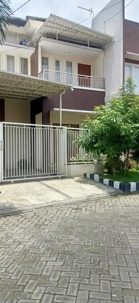 Rumah Tenggilis minimalis 2 lantai Siap Huni