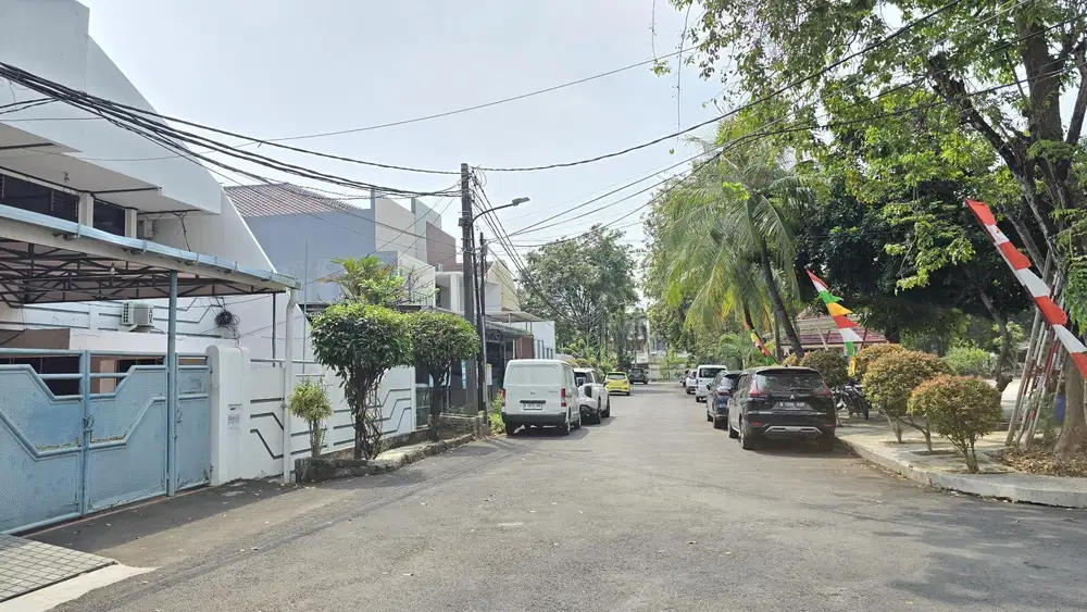 Rumah Muara Karang  Jalanan 3 Mobil & Dekat Akses TOL