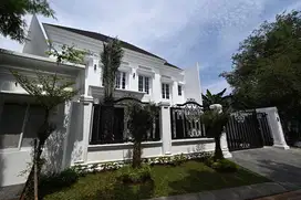 DIJUAL NEW LUXURIOUS HOUSE 2,5 LANTAI KAWASAN PONDOK INDAH