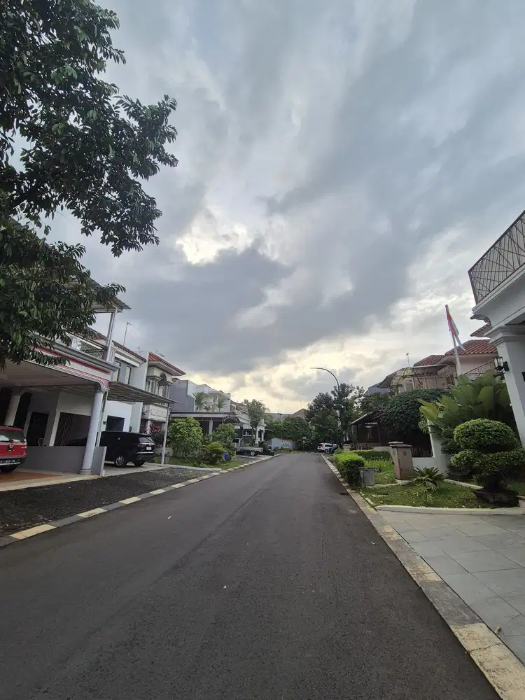 Dijual cepat rumah kota wisata 2 lantai dekat mall dan tol