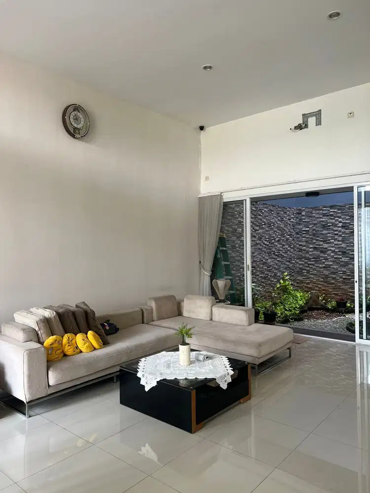 Dijual Rumah Citra 6, 3 lantai, Hadap Timur Laut