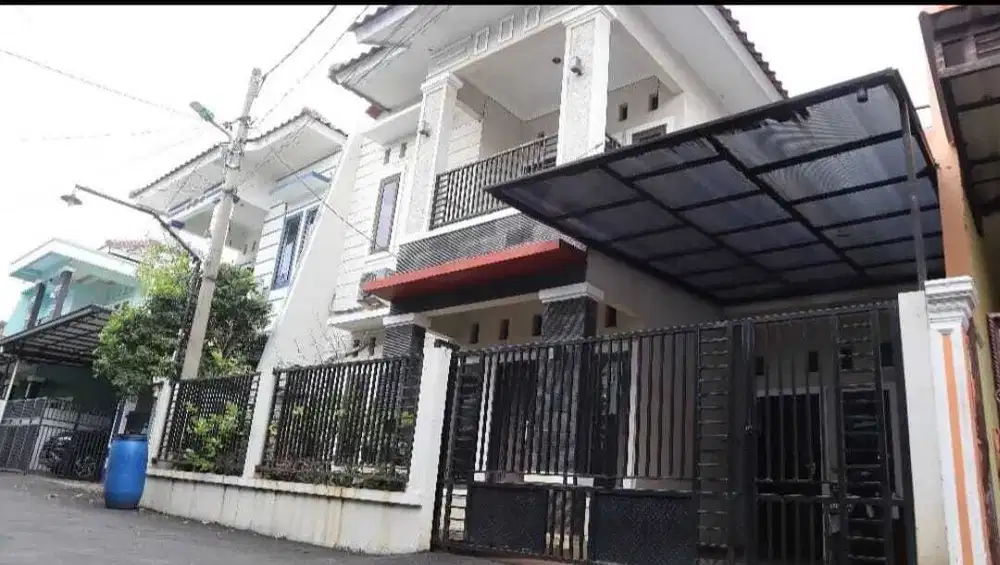 Rumah Bagus Terawatdi Townhouse Kalisari 3 Pasar Rebo Jakarta Timur