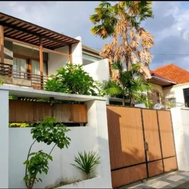 DIJUAL RUMAH LANTAI 2 LETAK STRATEGIS DENPASAR