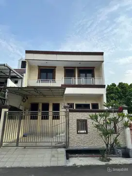 Rumah 2,5lt 8x18 144m 3KT Green Garden Kebon Jeruk Jakarta Barat
