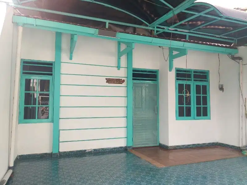 Rumah 1.5 lantai, siap huni, 6x15 di Taman kencana