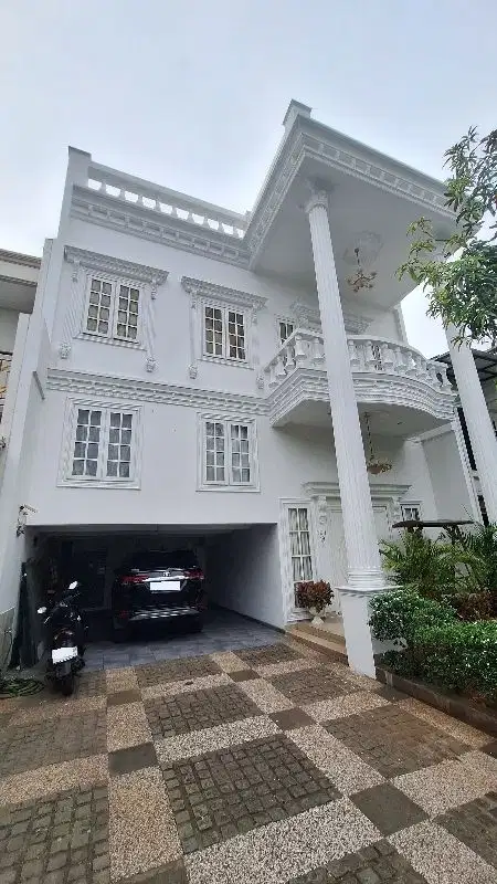 Rumah Mewah 2 Lantai di Modernland. Bebas Renovasi. Kualitas Premium.