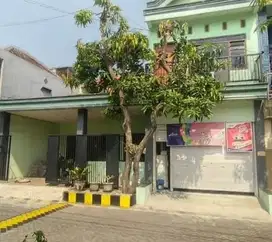 Rumah ada toko nya cocok untuk usaha lokasi padat penduduk
