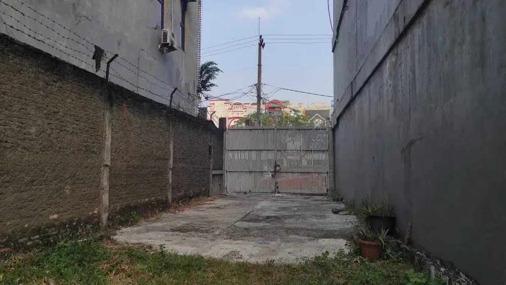 Dijual murah tanah Luas di pinggir jalan Margonda  dekat UI