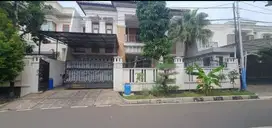 Rumah Luas Siap Huni Dengan 7 Kamar di Cempaka Putih Jakarta Pusat