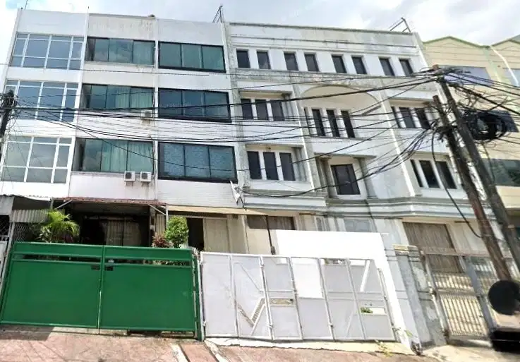 Ruko hadap jalan raya luas 109m Gambir Jakarta Pusat