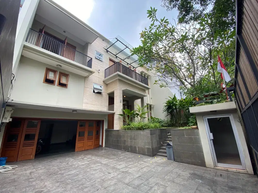 Disewakan Rumah Senopati Area Jakarta Selatan