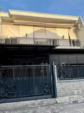 Rumah Manyar Siap Huni Tengah Kota Strategis