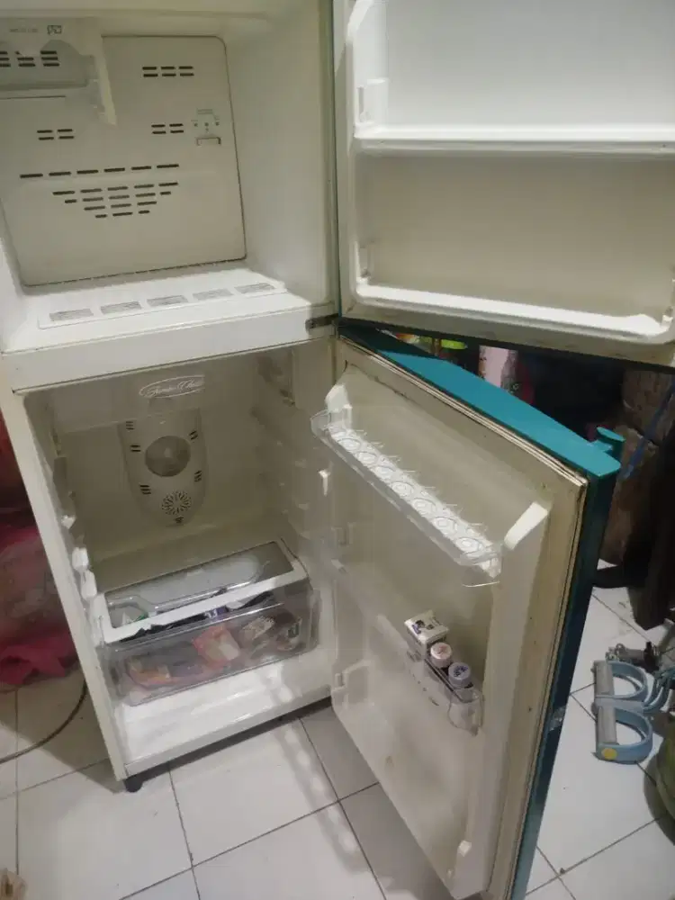 Kulkas 2 pintu harga 1jt nego