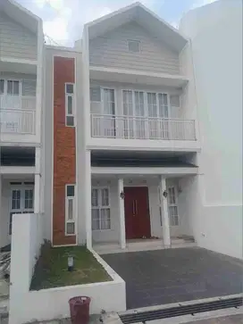 Rumah Mewah Bergaya American Super Strategis di Arcamanik