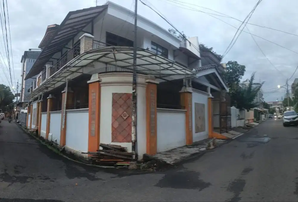 Dijual Rumah Hoek 2,5 Lantai Komplek Tanjung Duren Jakarta Barat