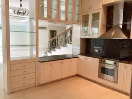 NICE & SPACIOUS HOUSE FOR RENT IN PONDOK INDAH 5 BEDROOM,POOL GARDEN