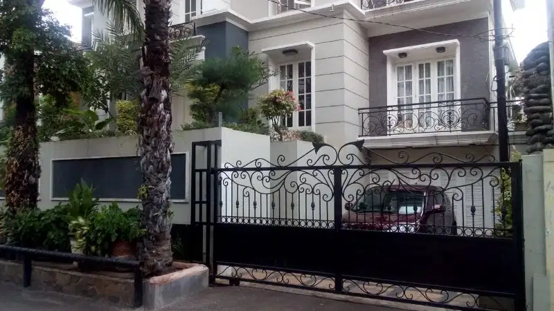 Langka! Rumah Kembar 2 Jadi 1 di Cempaka Putih barat – Luas 420m²