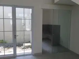Disewakan Rumah Cantik, Pencahayaan Bagus, di Cluster Grandura Type D