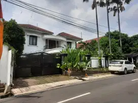 Rumah Mewah 2 Lantai di Jatipadang Utara, Hanya 9 Menit ke Tol Ampera