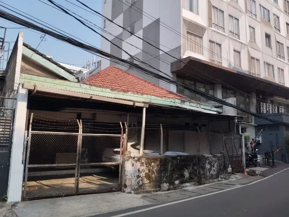 JUAL RUMAH STRATEGIS 1 LANTAI COCOK BUAT USAHA DI KEBON KACANG JAKPUS