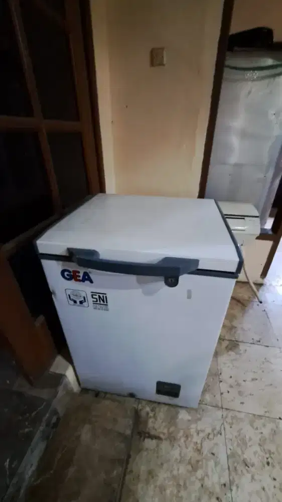 FREEZERR BEKAS PAKAI