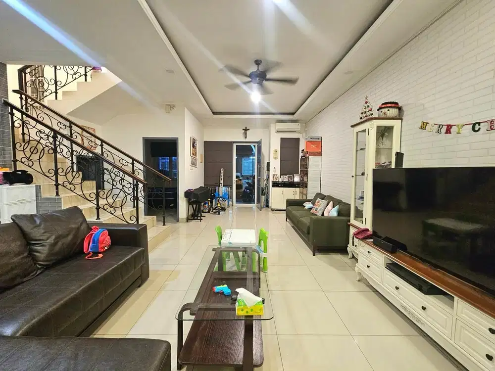 Rumah 2,5 Lantai Trimezia Gading Serpong Semi Furnished Murah