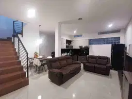 Rumah Full Renovasi di Taman Kopo Indah 2, SHM Timur