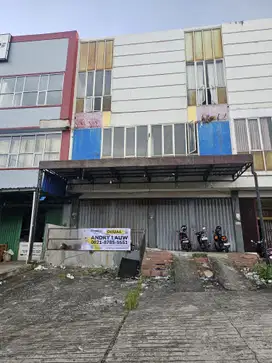 Ruko 2 unit cocok untuk kantor dan usaha dengan parkiran luas