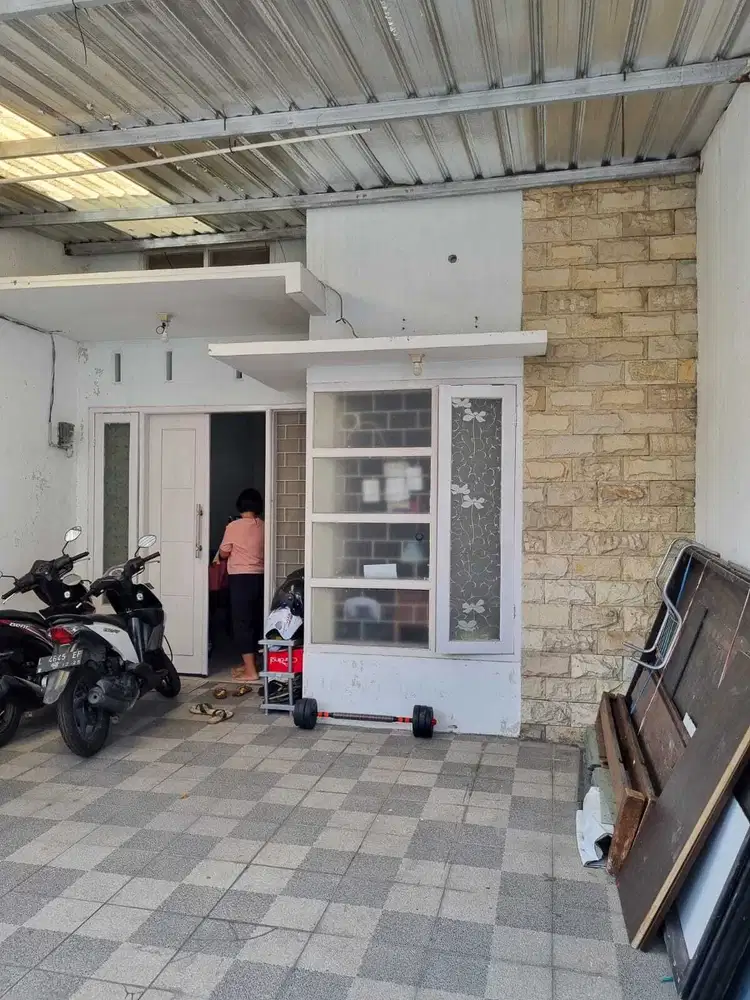 Jual rumah minimalis siap huni tambak Medokan ayu