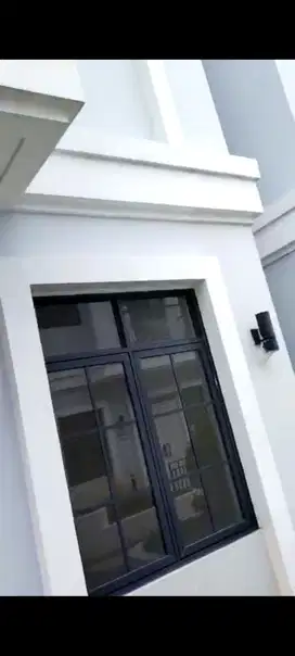 Disewakan Rumah Baru Belum Pernah Dihuni, 3 Lantai di Cluster Viridia