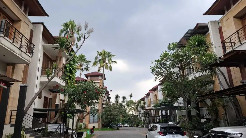 Dijual Rumah 3 Lantai Mewah dan Cantik Full Furnished di Bale Pakuan