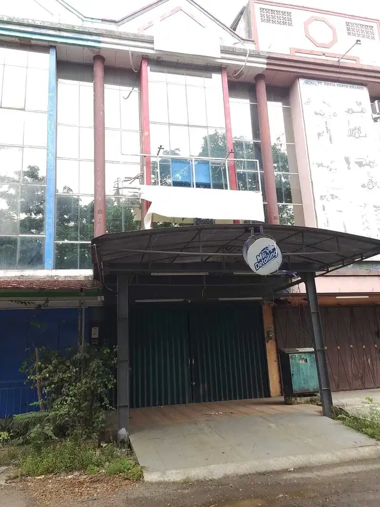 Disewakan RUKO 3 1/2 lt dpn Jalan Raya Bentang Betawi di Taman Royal