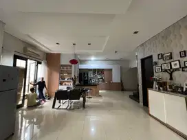 Dijual Rumah Mewah 2Lt Hook Strategis at Taman Osaka, Lippo Karawaci..