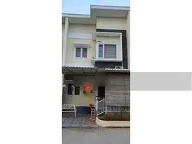 Dijual Rumah Cantik Siap Huni 2.5 Lantai, Rapi Dan Terawat
