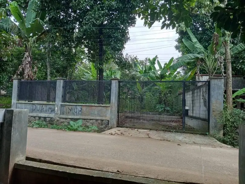 di jual tanah pinggir jln sudah di pager keliling