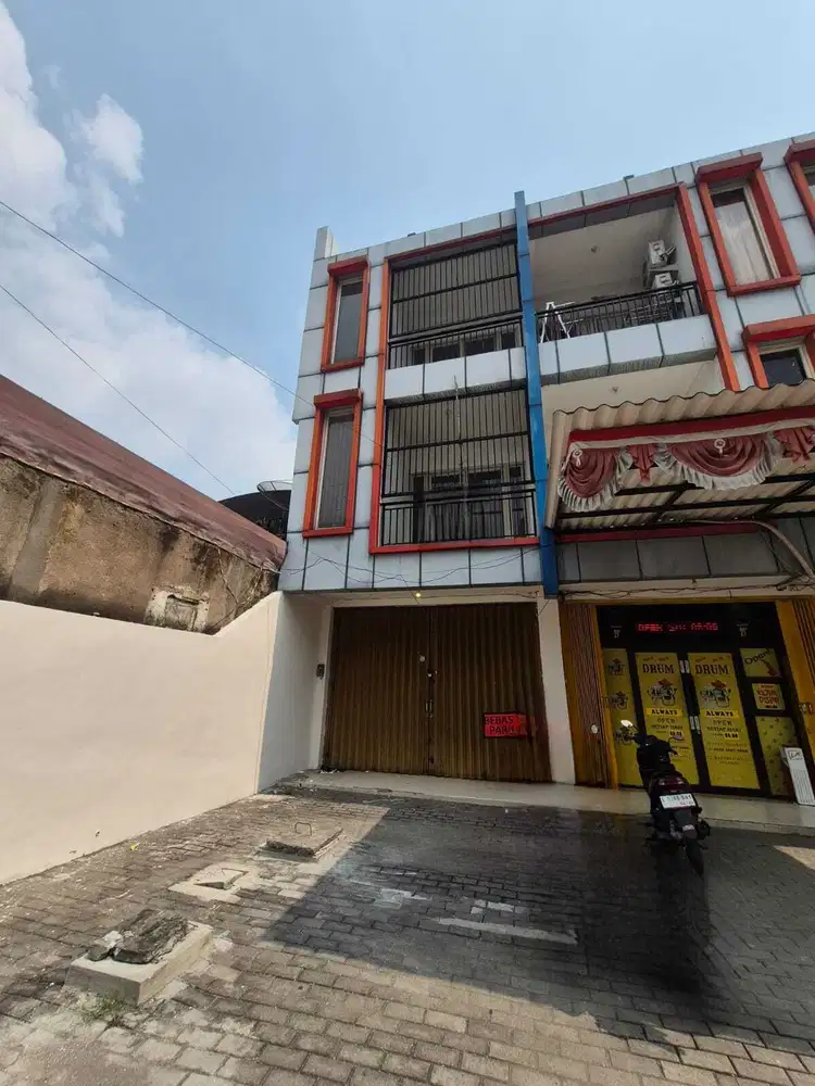 DISEWAKAN RUKO RAYA MASTRIP