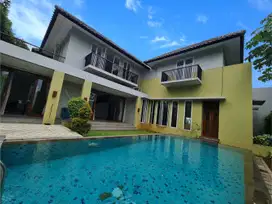 Disewakan Rumah 2 Lantai Gaya Modern di Kemang, Jakarta Selatan