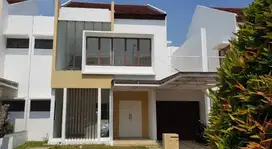 Rumah 2 lantai 10x20 200m type 4KT cluster lantana JGC Jakarta Garden