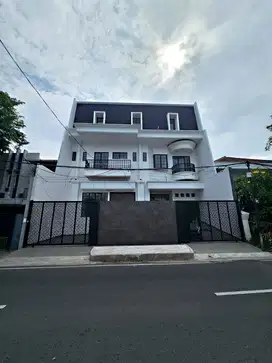 JUAL RUMAH MEWAH BRAND NEW 3 LANTAI SIAP HUNI TOMANG JAKARTA BARAT