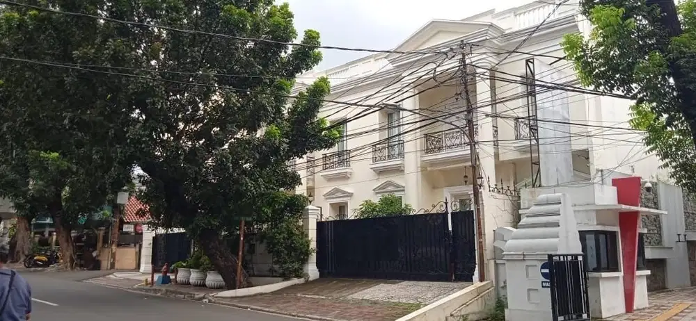 Rumah gandeng 2 Lantai Luas 31x20 605m2 Type 4KT di Tebet Jakarta Sela